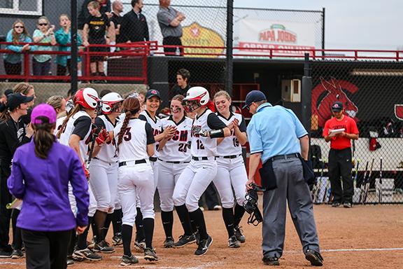 Jennies softball goes 4-2 over extended weekend