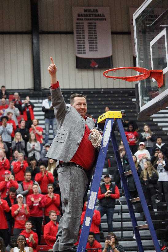 Jennies+head+coach+Dave+Slifer+celebrates+his+second+MIAA+Title+after+a+64-41+victory+against+Missouri+Southern.%0A