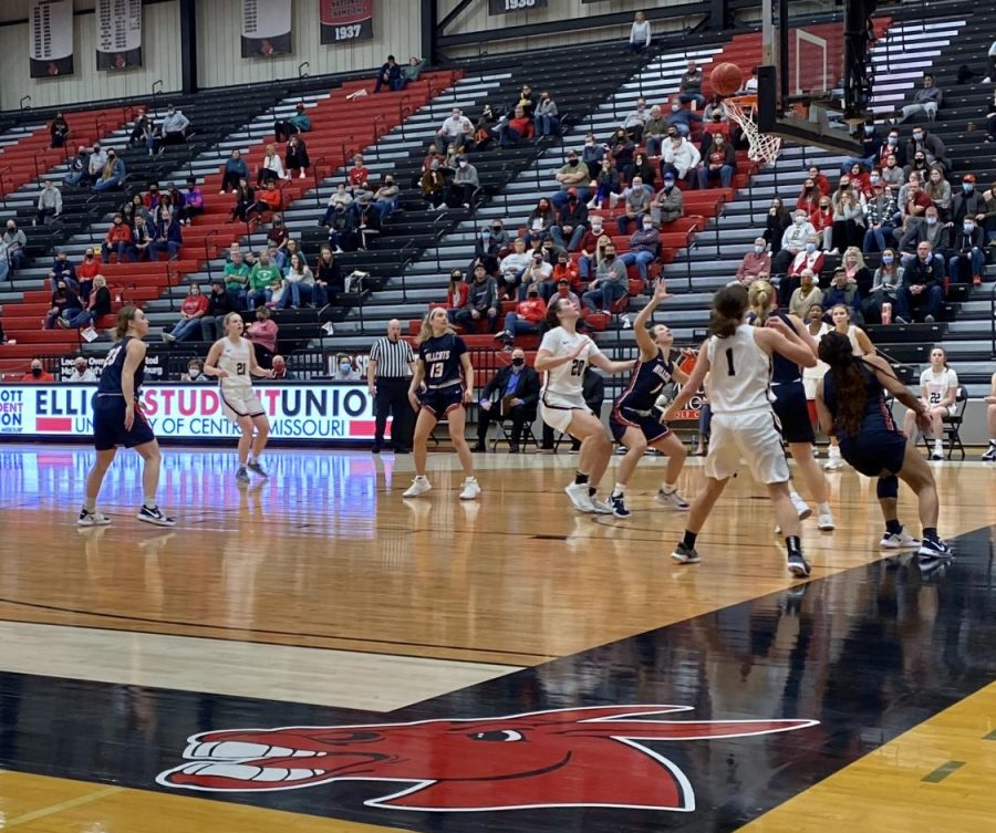 The Jennies and Hillcats watch the ball as it goes through the basket at the matchup on Saturday Jan. 23.