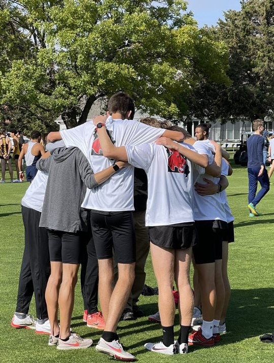The+men%E2%80%99s+cross+country+team+huddles+together+before+competing+in+the+MIAA+cross+country+championship+in+Kearney+Ne.+on+Oct.+23%2C+2021.+
