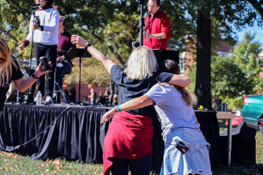 Alumni enjoyed the performance at Selmo Park. The 2022 UCM Feeling 22 Homecoming weekend ended with Party in the Park on Oct 15.