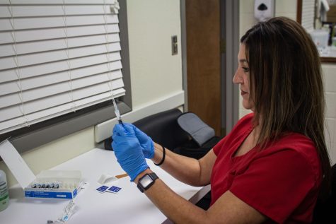 Teresa Britton, nurse practitioner at the University Health Center filling a syringe. UCM’s health center offers flu shots as well as
COVID-19 vaccines and boosters.