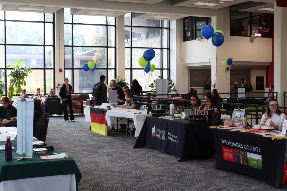 Students visit tables representing schools or programs in different countries set up in the UCM Stu-
dent Union on Sept. 11 as part of the Study Abroad Fair. The Study Abroad Fair is an event held on campus to help inform students about the different possibilities available to them to travel abroad.